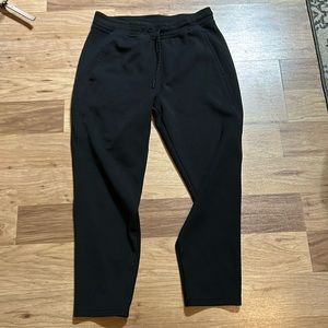Lululemon joggers **Flawed**